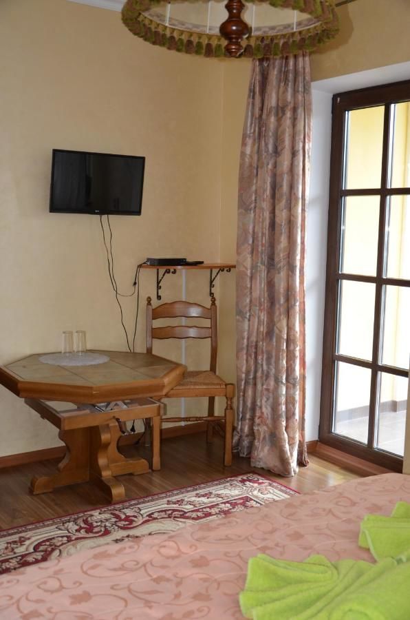 Гостевой дом Dom u Rodnika Каменец-Подольский-33