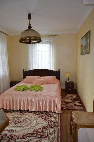 Гостевой дом Dom u Rodnika Каменец-Подольский Двухместный номер Делюкс с 1 кроватью и балконом-7