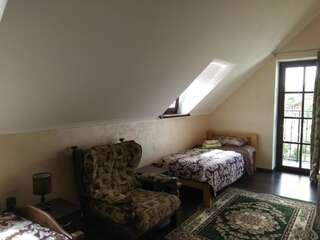 Гостевой дом Dom u Rodnika Каменец-Подольский Бюджетный трехместный номер-8